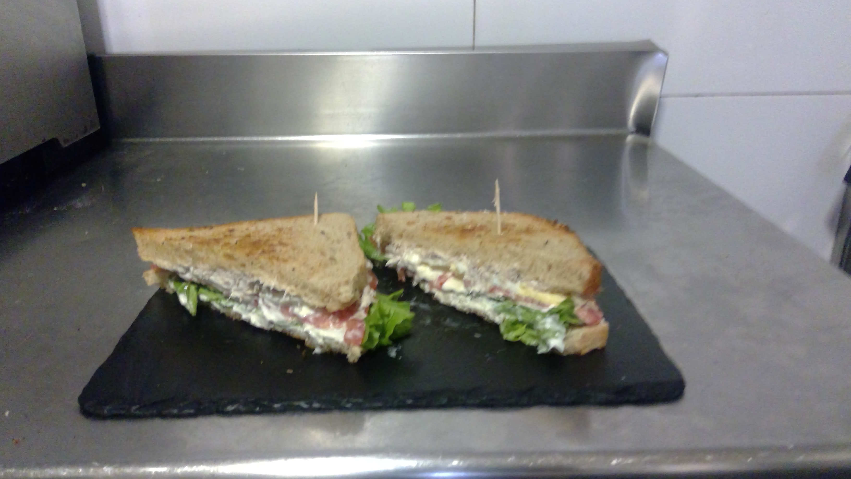 Sandwich Tostado cereal vegetal bonito