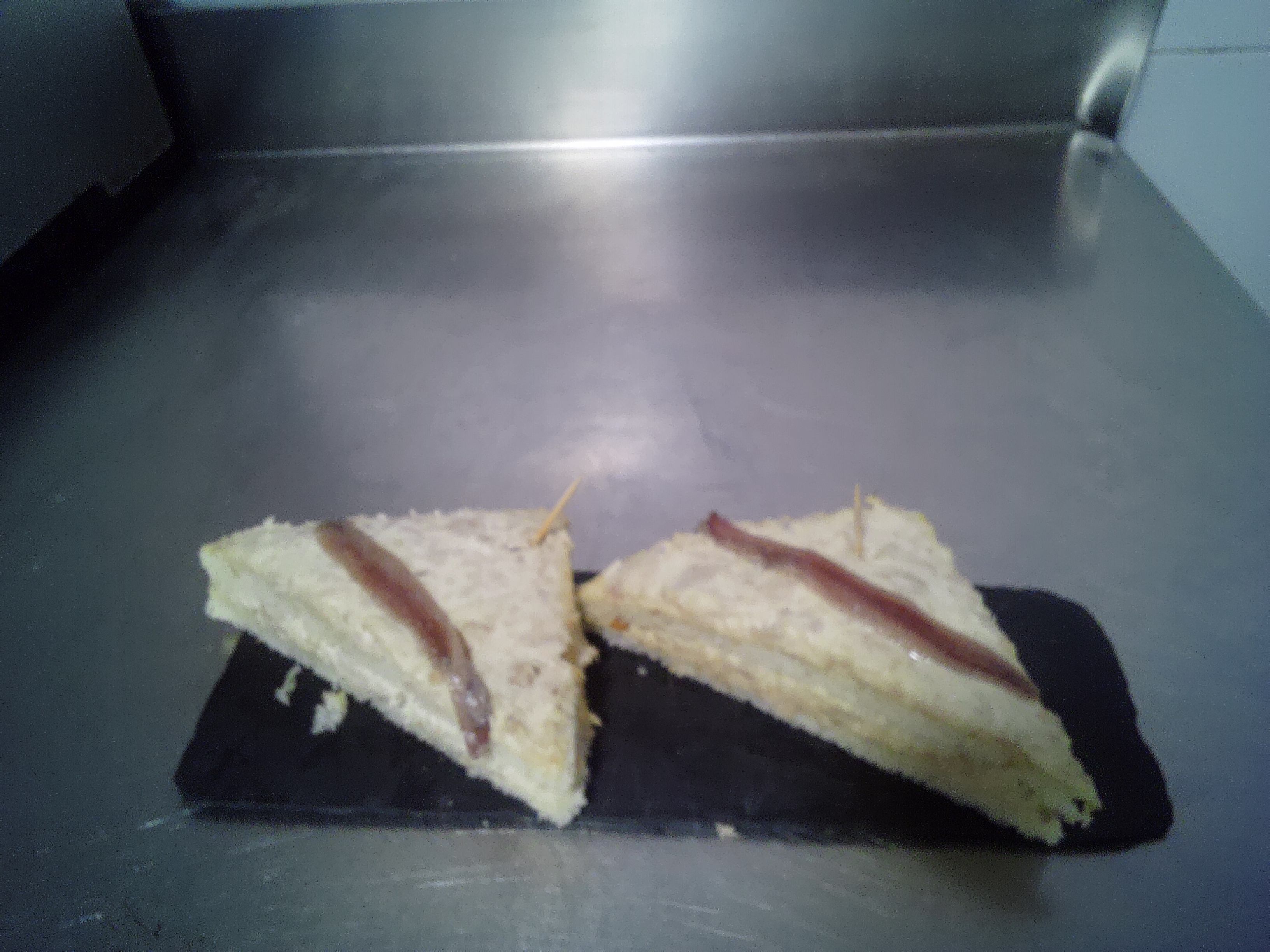 Sándwich bonito mayonesa anchoa